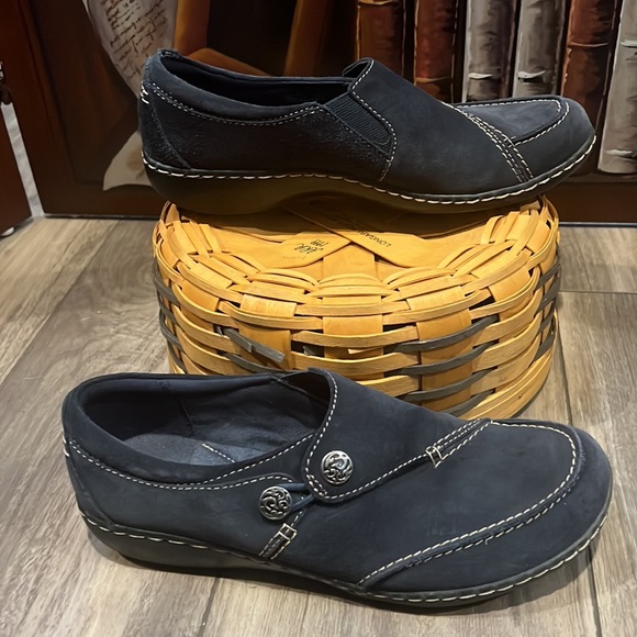 Clarks Shoes Blue Suede Slip on Loafers Size 7.5 - Picture 6 of 8